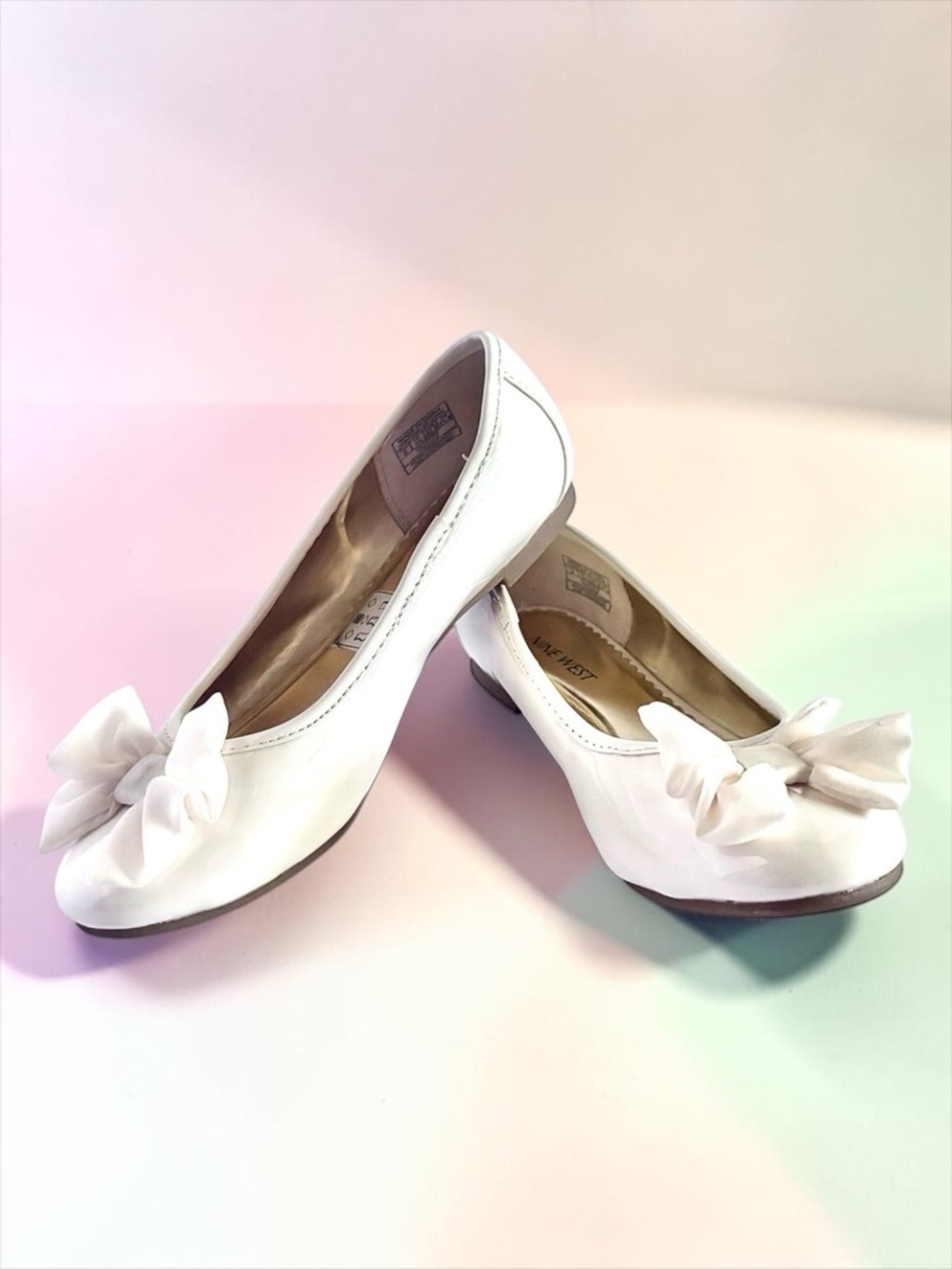 Nine West Girls Cream Patent Flats with Bow • Size 2 • Excellent Condition